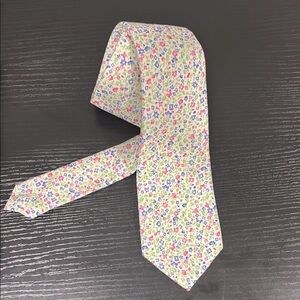 CHAPS 100% linen floral pastel tie